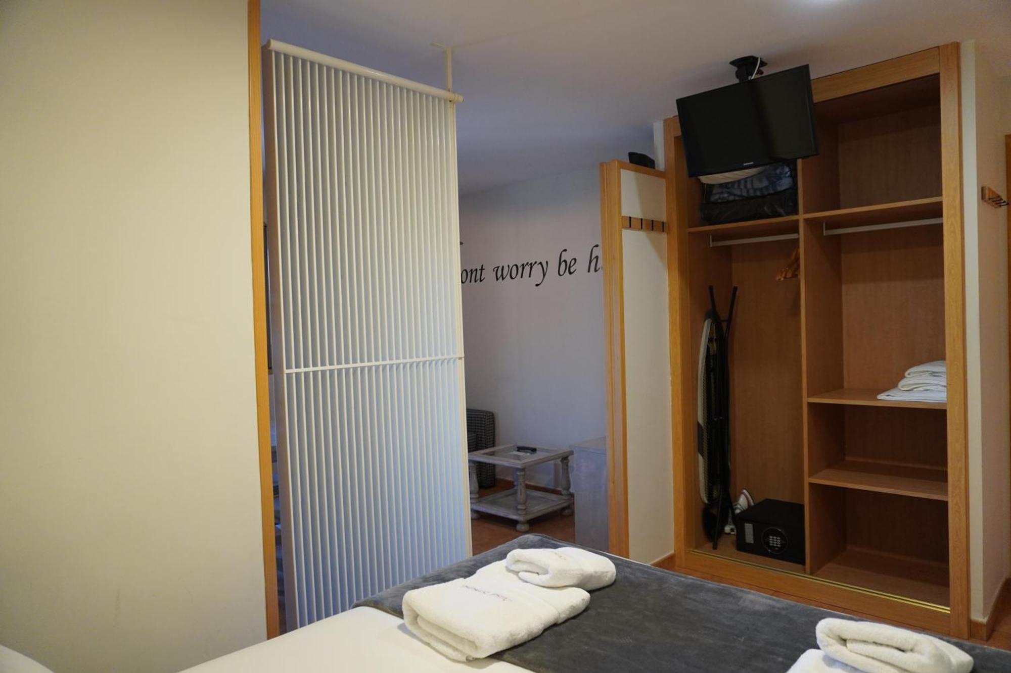 Apartamentos Casa Domenc Arén Esterno foto